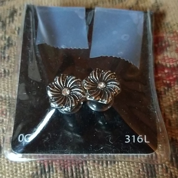Body Jewelry Ear Gauges multiple different pairs - Picture 3 of 5
